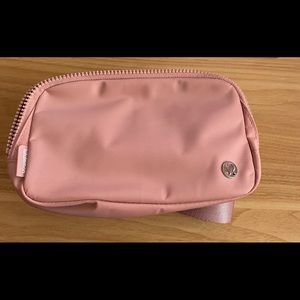Lululemon everywhere belt bag